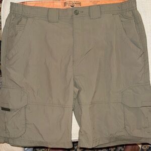 Field & Stream Nylon Cargo Shorts Size XL (40-42) EUC 
Gray/Green
